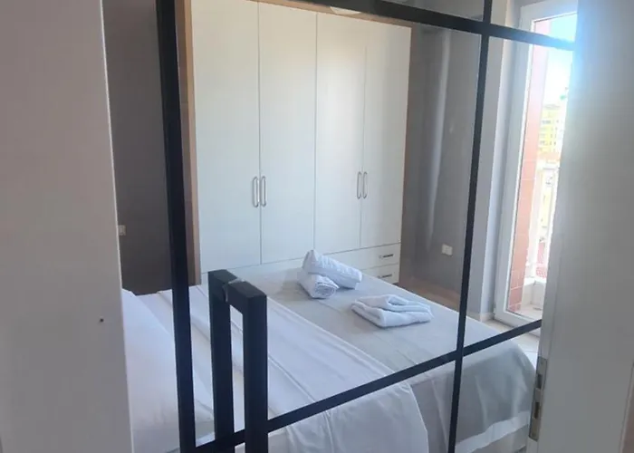 6th Floor Apartments, شقة