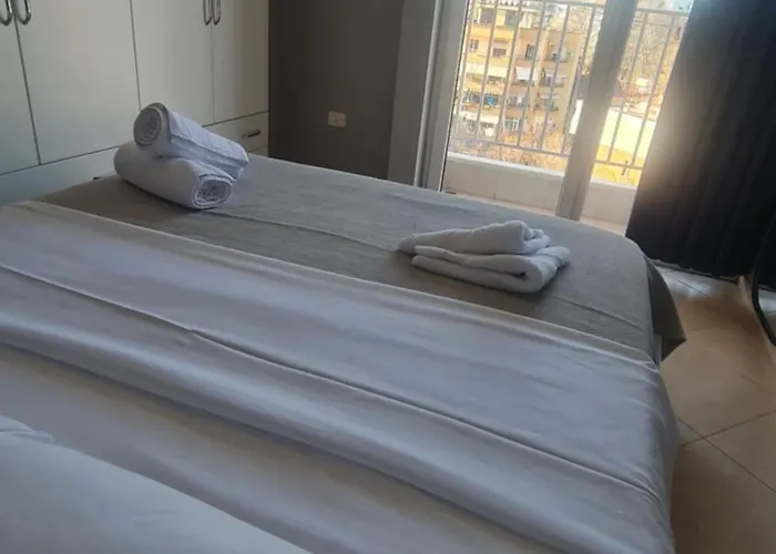 6th Floor Apartments, * تيرانا