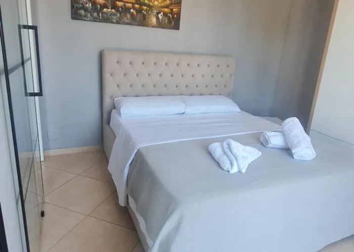 شقة 6th Floor Apartments, تيرانا